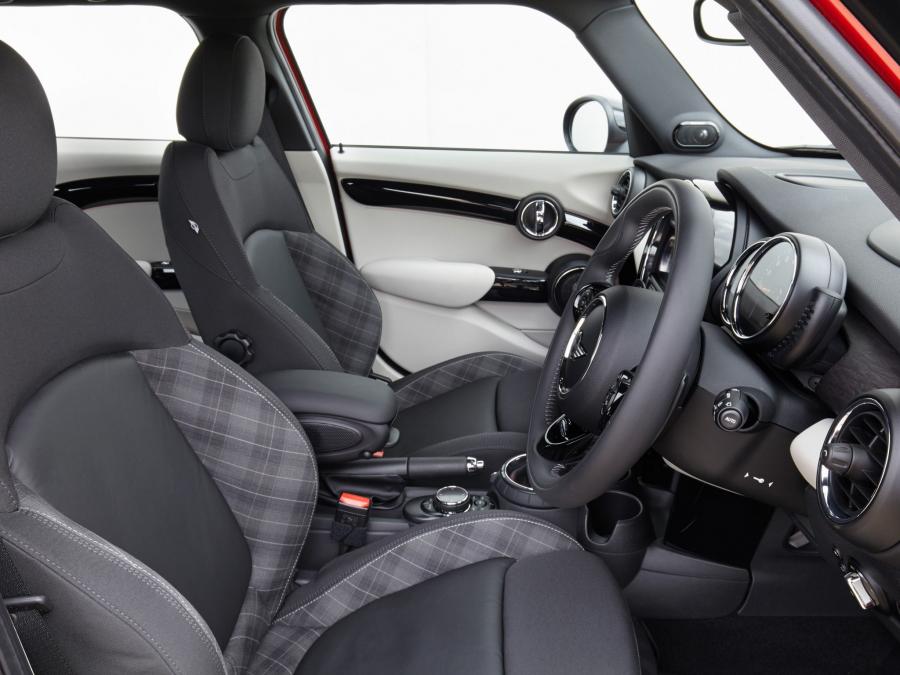  Mini Cooper S 5-Door 2014 года  (UK) (фото 28 из 35)